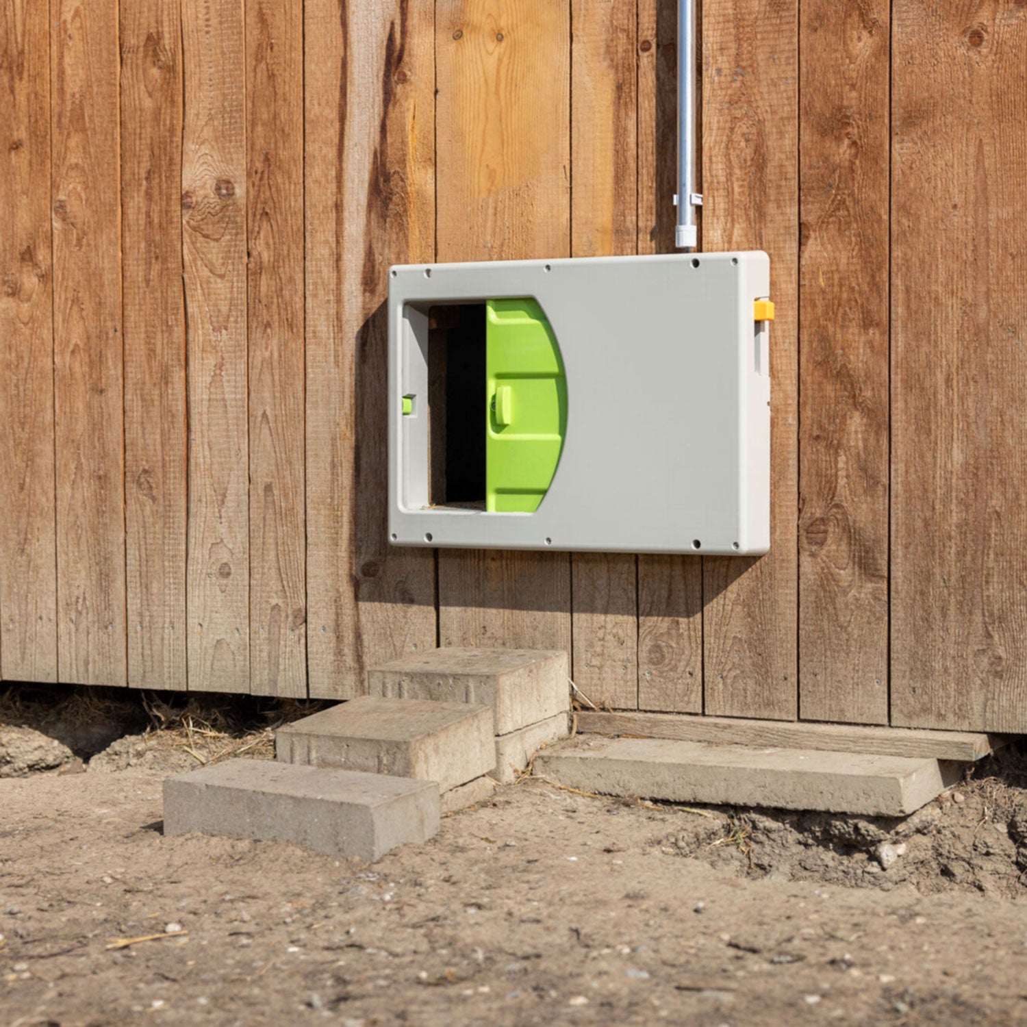 SmartCoop Hühnertür mit Direktantrieb - öffnet und schließt horizontal