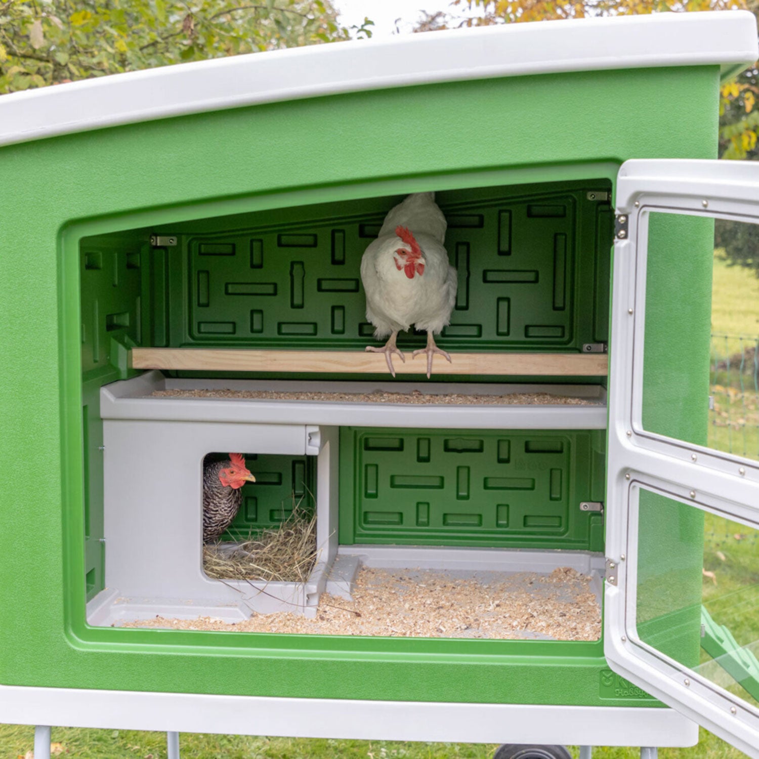 Mobile Coop Hühnerstall aus Kunststoff - mit integriertem Legenest