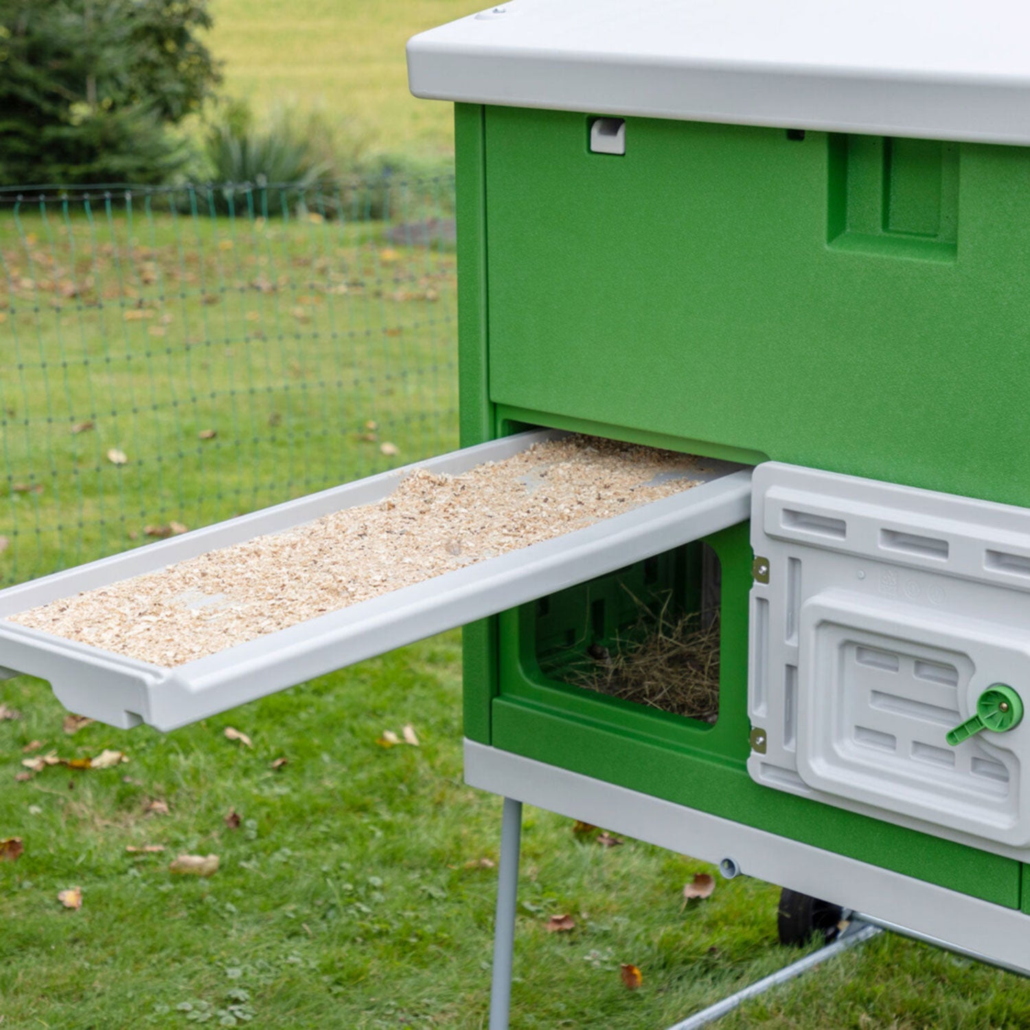 Mobile Coop Hühnerstall aus Kunststoff - mit integriertem Legenest