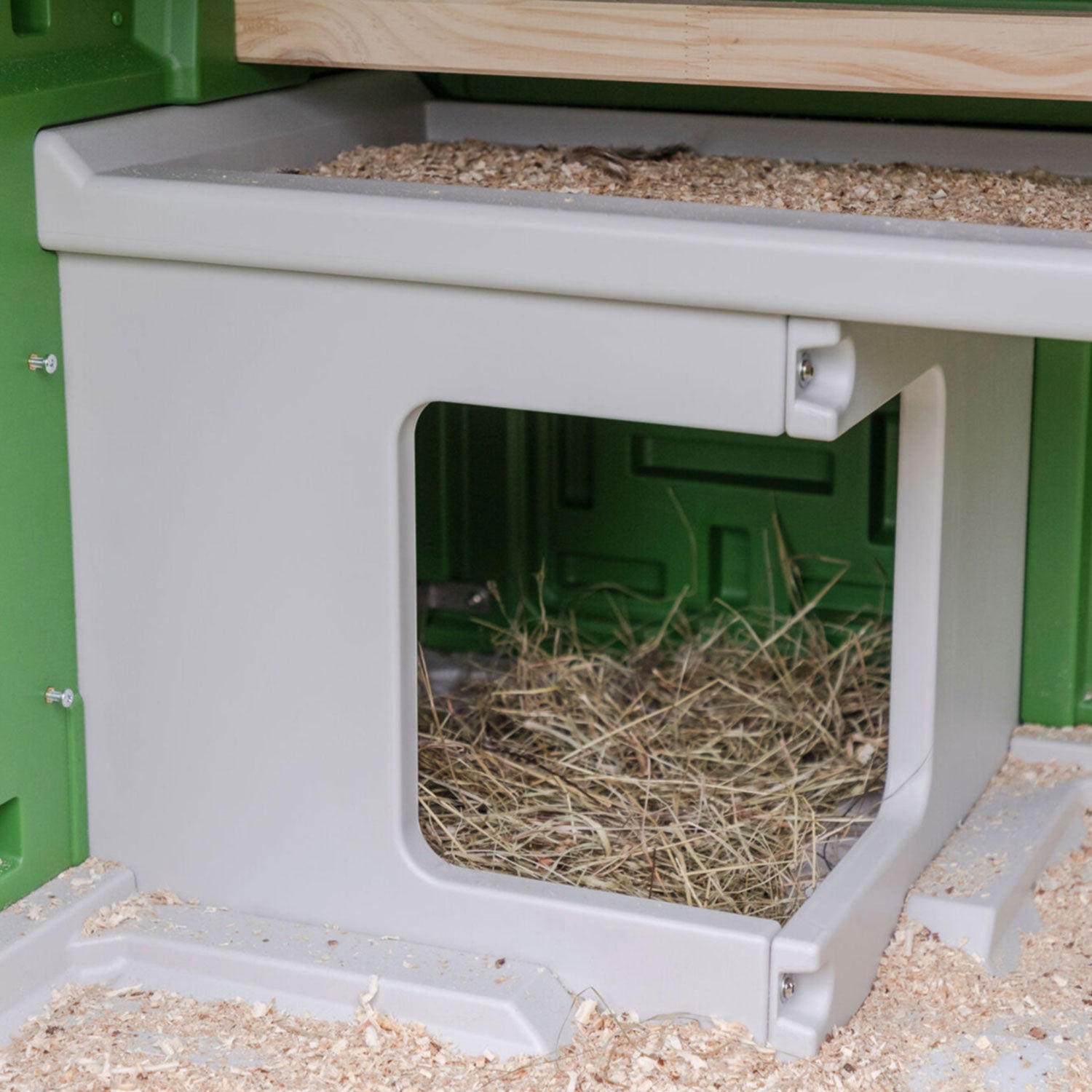 Mobile Coop Hühnerstall aus Kunststoff - mit integriertem Legenest